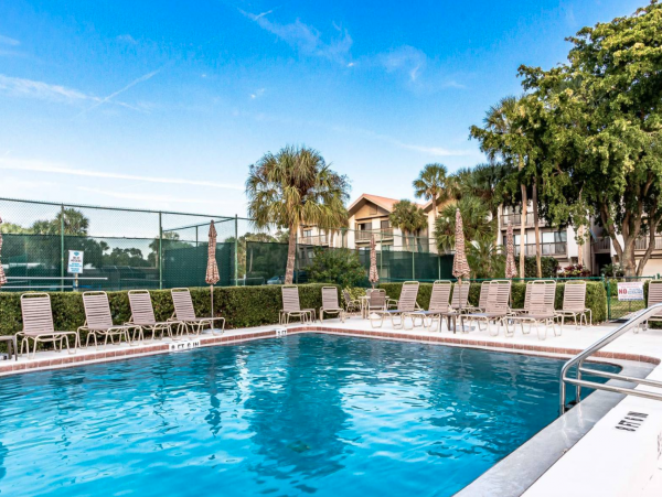 Siesta Key Vacation Rental Condo Walk To Beach Sleeps Six